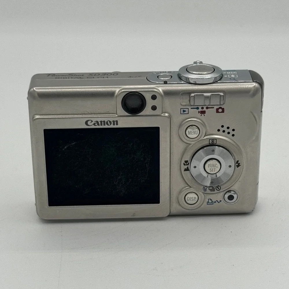 Canon PowerShot SD300 Digital ELPH 4.0MP Silver Compact Camera SD Card Battery